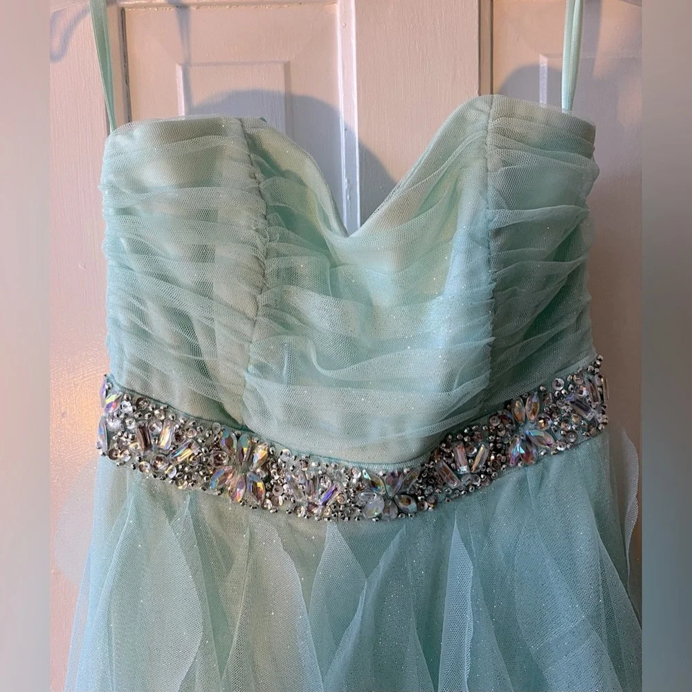 PRICE DROP!🌸 Mint Green Prom dress by (Nights by teeze me), Size 3 in Juniors. - Picture 3 of 9